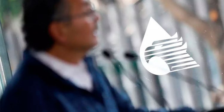 AMLO pone sobre la mesa bajar aún más la carga tributaria de Pemex