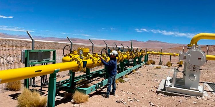 A cuentagotas, CRE remonta rezago administrativo