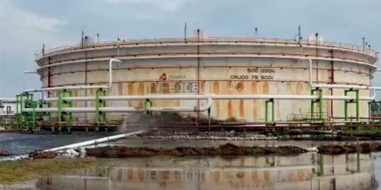 Exige inversión en líneas de transmisión y permiso a particulares para generar electricidad