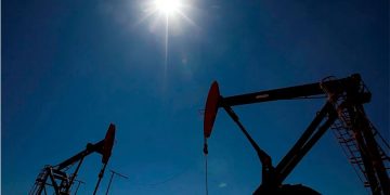 Precios del petróleo se mantienen planos al iniciar el martes
