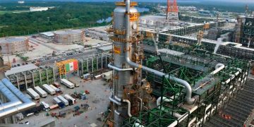 Pemex produce más combustóleo que gasolinas