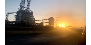 Contemplan reubicar refinería de Pemex en Cadereyta por contaminación