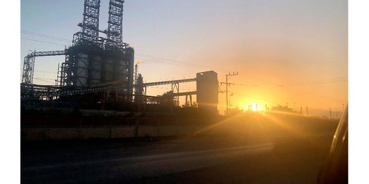 Contemplan reubicar refinería de Pemex en Cadereyta por contaminación