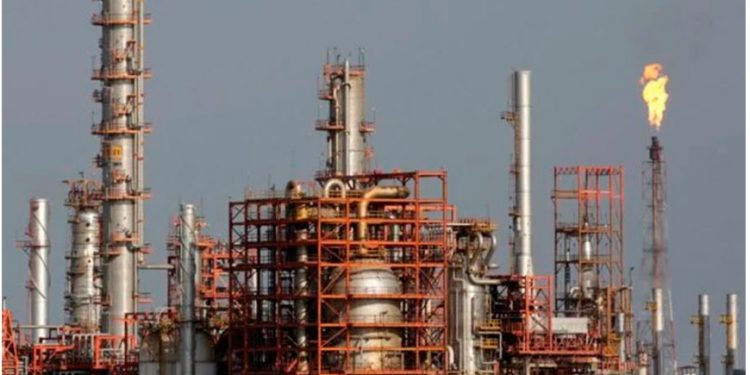 Ciudadanos y activistas exigen cierre de refinería de Pemex en Cadereyta