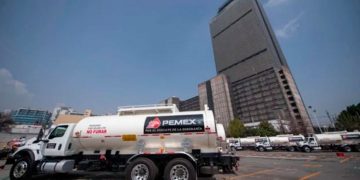Adquisición de pipas crece 235% en gestión de AMLO, destaca Pemex