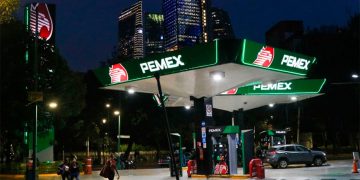 Pemex planea terminar administración de AMLO con déficit de 64 mil barriles