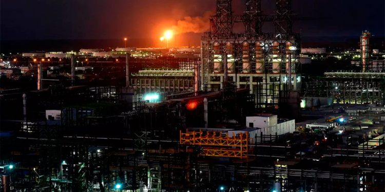 Las refinerías de Pemex se mantienen lejos del repunte prometido