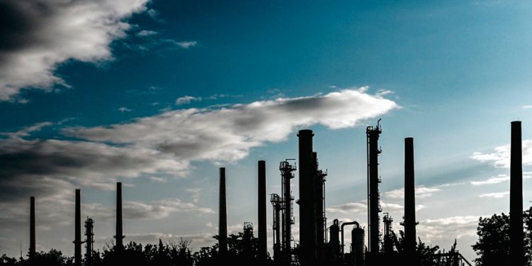 Gas natural se dispara 13% desde su mínimo de 3 años