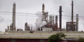Dispara contaminación el refinamiento de Pemex