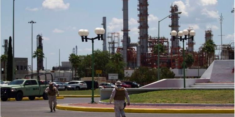 Pemex obtiene suspensión definitiva contra cierre de refinería en Cadereyta