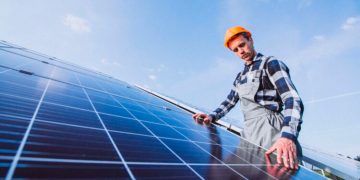 Internacional: El invento más eficiente de la historia utiliza un material que vende Rusia: así pretenden revolucionar la energía fotovoltaica