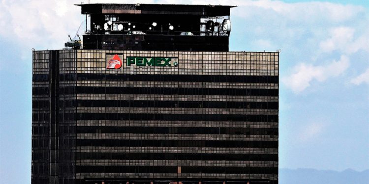 Sanar finanzas de Pemex, inaplazable: expertos