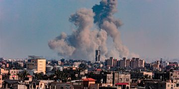 La guerra en Gaza podría hacer subir la inflación y el petróleo: Banco Mundial