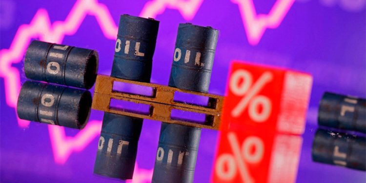 Petróleo se mantiene cerca de máximos de cinco meses ante perspectivas de escasez de oferta