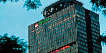 Pemex proyecta reducir sus exportaciones de crudo