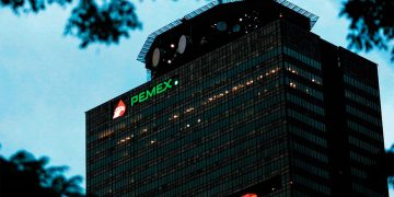 Tira utilidad de Pemex menor apreciación del peso a marzo
