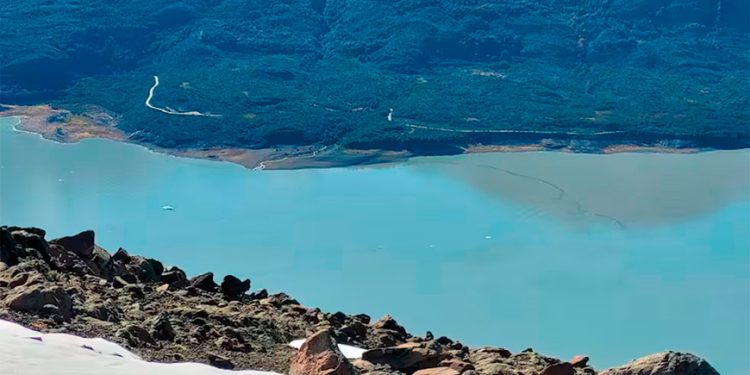 Internacional: Una “mancha de hidrocarburos” frente al glaciar Perito Moreno pone en alerta a Argentina