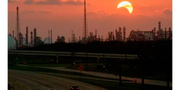 La refinería Deer Park salva las cortas utilidades de Pemex