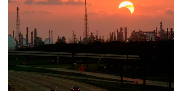 La refinería Deer Park salva las cortas utilidades de Pemex
