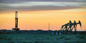 Crudo baja por preocupaciones sobre demanda de gasolina