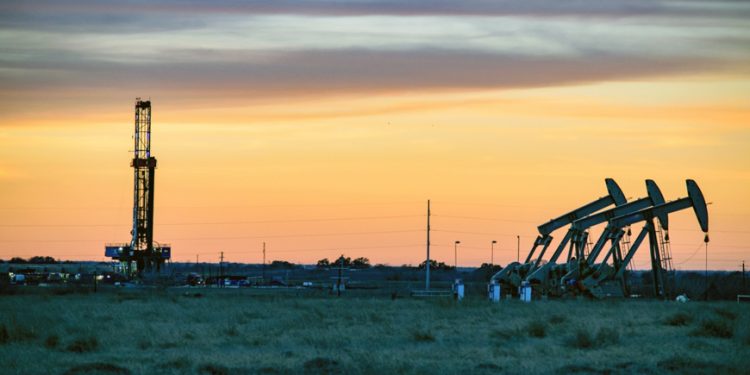 Crudo baja por preocupaciones sobre demanda de gasolina