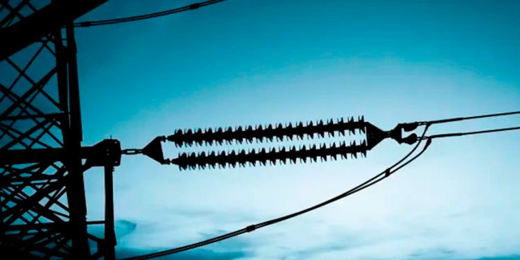 Empresarios urgen al Gobierno aprobación de 3,500 permisos eléctricos privados que están detenidos para evitar apagones