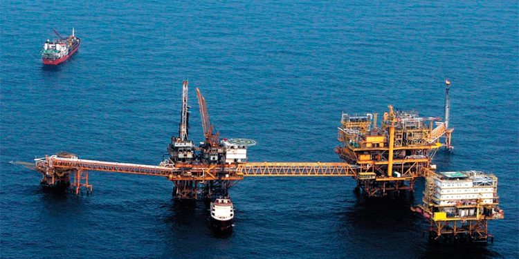 Gobierno reduce la carga regulatoria a la producción petrolera de Pemex