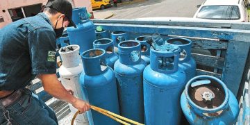 CRE otorga 289 permisos en ramas de gas y petrolíferos