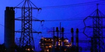 Ante apagones, AMLO pide ayuda a empresas, pero defiende a la CFE