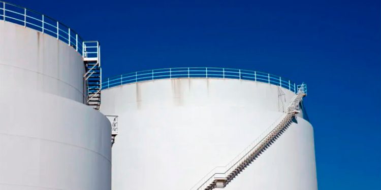 Ministro otorga suspensión a Cofece en disputa con CRE