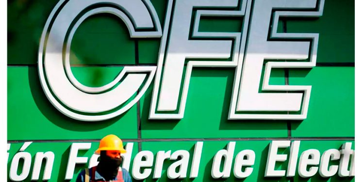 Fitch anticipa dificultades para CFE; calificación puede sufrir una rebaja