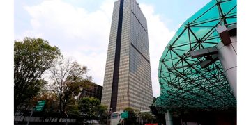 Ingresos de Pemex hasta 2046 sólo cubren un cuarto de su deuda: CIEP
