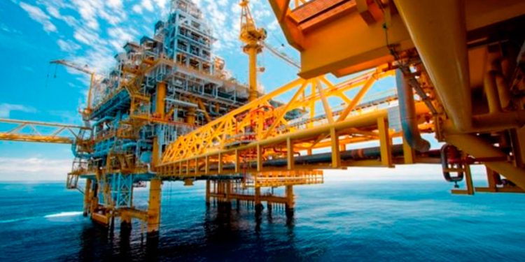 Pemex aumenta producción de crudos ligeros