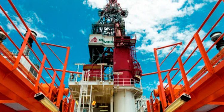 Pemex busca formar un clúster de extracción de crudo