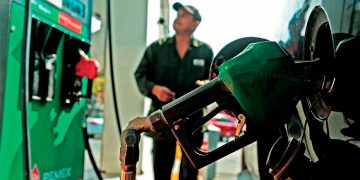 CRE combatirá rezago en permisos si los gasolineros cumplen: comisionado