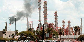 Se desinfla actividad en refinerías nacionales de Pemex en mayo