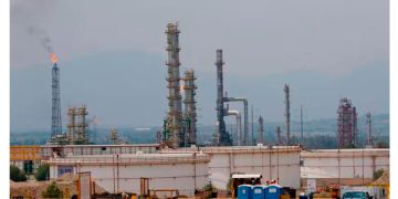 Pemex frustra ‘sueño petrolero’ de AMLO: Importaciones de gasolina crecen en mayo