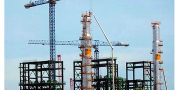 Pemex dice que logró reducir compra de petroquímicos y que alcanzó superávit comercial