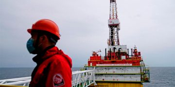 Producción de crudo mejora en junio sin retornar a nivel de un año atrás