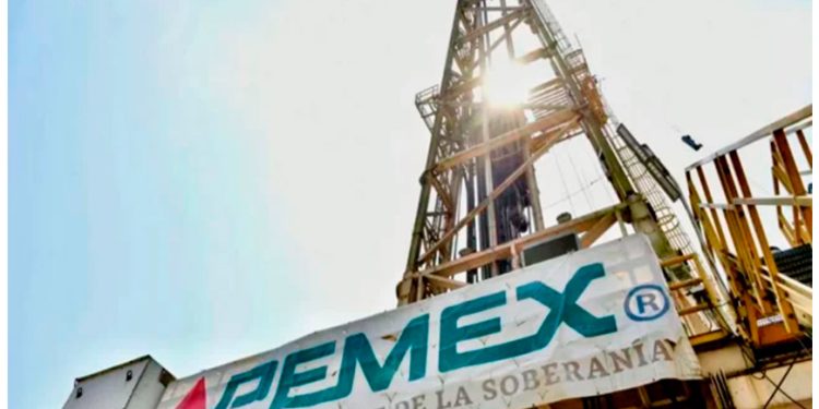 Menos petróleo de campos maduros afecta producción total de Pemex: BBVA