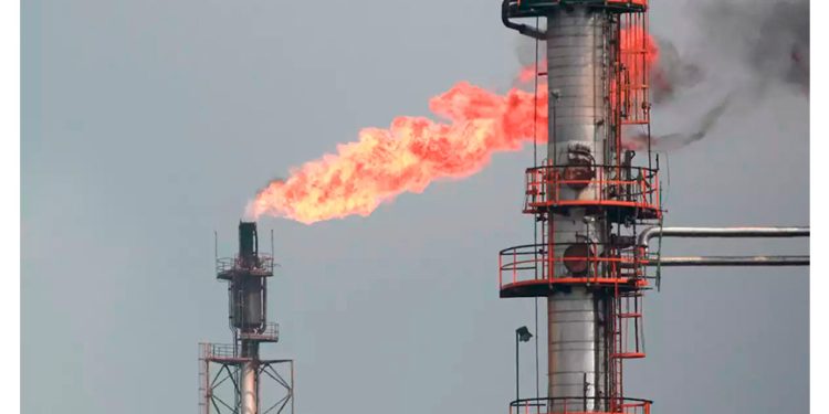 AMLO dice que Pemex está en su mejor momento, pero los datos dicen lo contrario