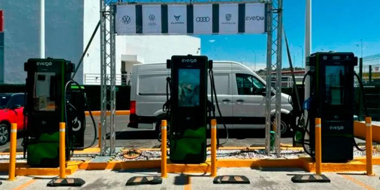 Un paso clave. CRE aprueba nuevas disposiciones que regulan infraestructura de carga en México