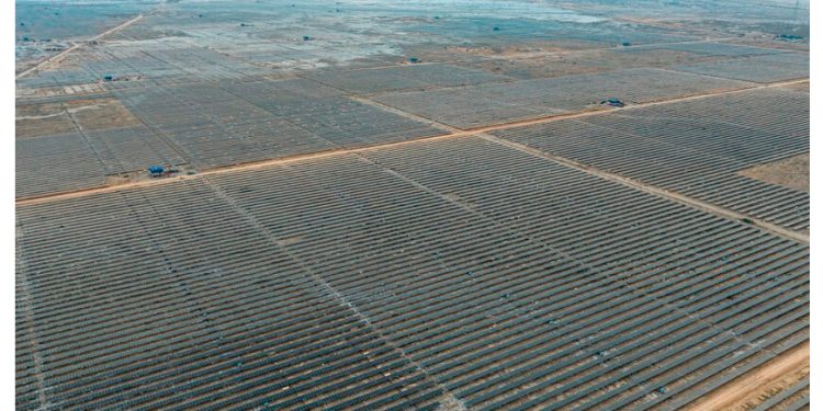 Internacional: India está construyendo el mayor parque fotovoltaico del mundo, con diferencia. No sin múltiples problemas