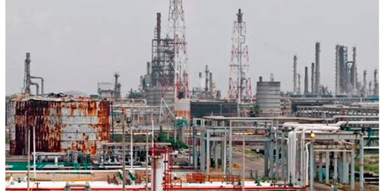 Vencimientos de deuda de Pemex para Sheinbaum serán menores a los de AMLO