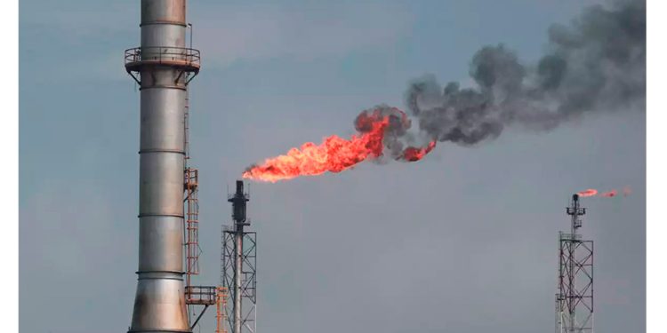 Pemex aumenta la producción de combustibles… y también de sus pérdidas