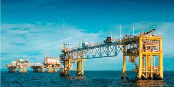 Petróleo se estabiliza ante menor riesgo geopolítico y preocupación por la demanda china