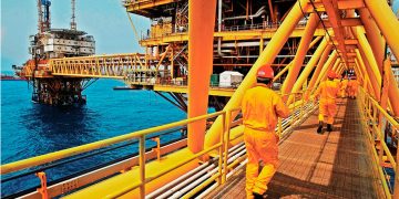 Gasto en capital laboral de Pemex presiona pese a baja productividad 