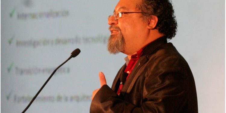 Pemex necesita librarse de sus ataduras fiscales para ser viable, advierte exconsejero