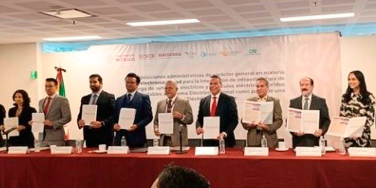 CRE presenta primera plataforma de electromovilidad en México