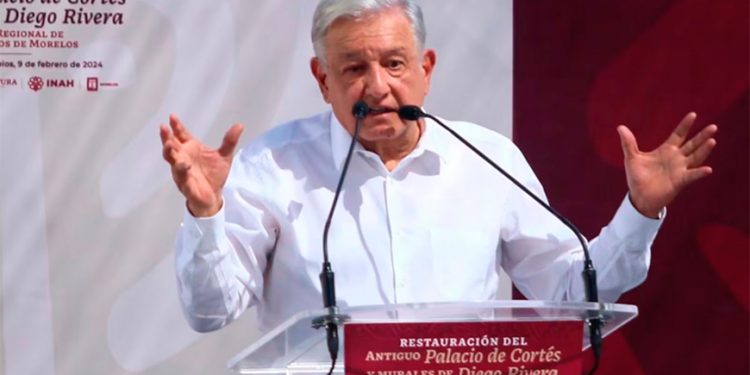 AMLO propone que integrantes de CFE, Pemex, Banxico y órganos autónomos puedan portar armas